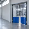 Маятниковая распашная двустворчатая эластичная дверь из ПВХ 250*220